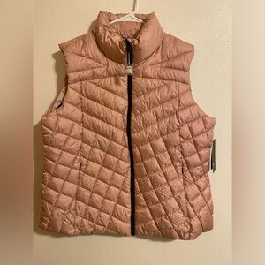 Women Big Chill puffer vest blush in color size 2x